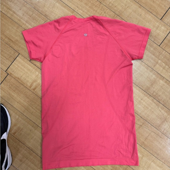 Bundle of Two Swiftly Tech Lululemon Shirts Hip Length - Picture 5 of 9